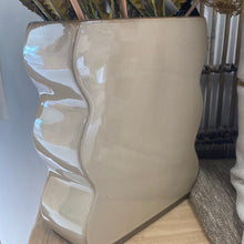 Load image into Gallery viewer, Wavy Vase